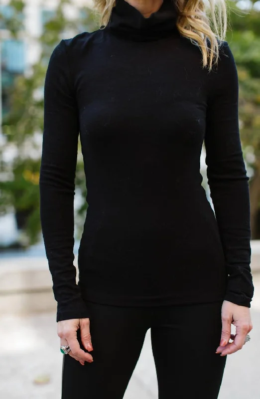 Essential Turtleneck Sweater In Black